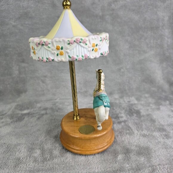 Vintage Willitts Designs Group II Musical Carousel Horse Figurine Wooden Base - Picture 4 of 10